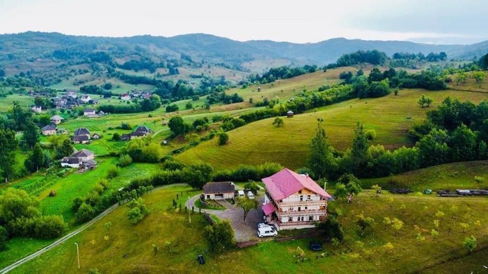 Pensiunea Plai Strabun Strîmtura Екстериор снимка